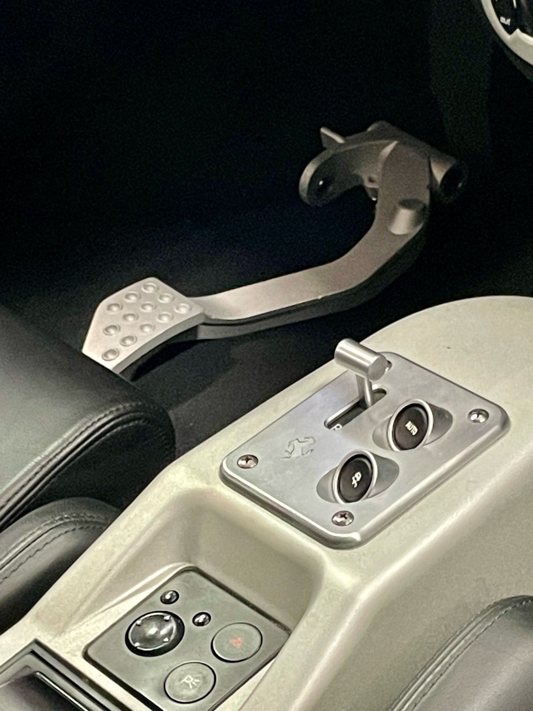 MT化で取り付けたゲート式シフトとペダル